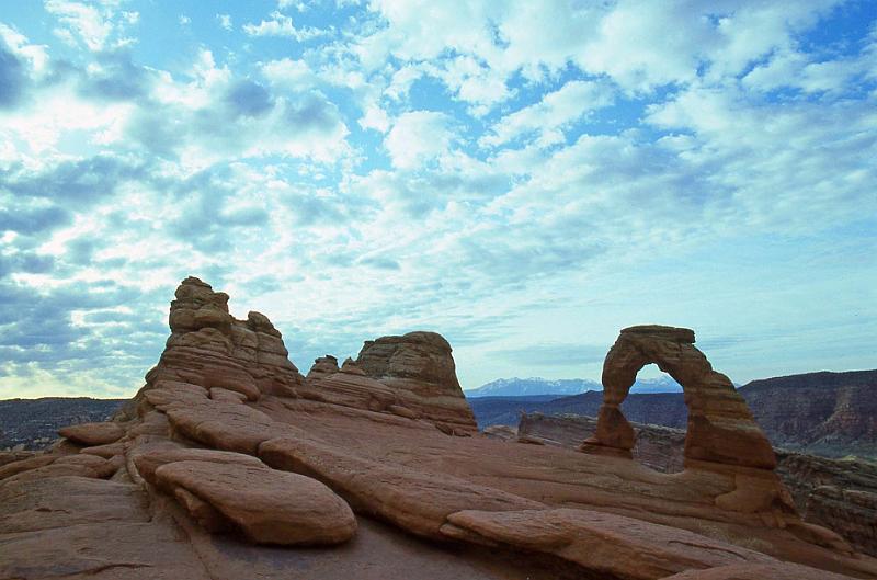 1996-04 Utah Trip 86 Delicate Arch Hike.jpg